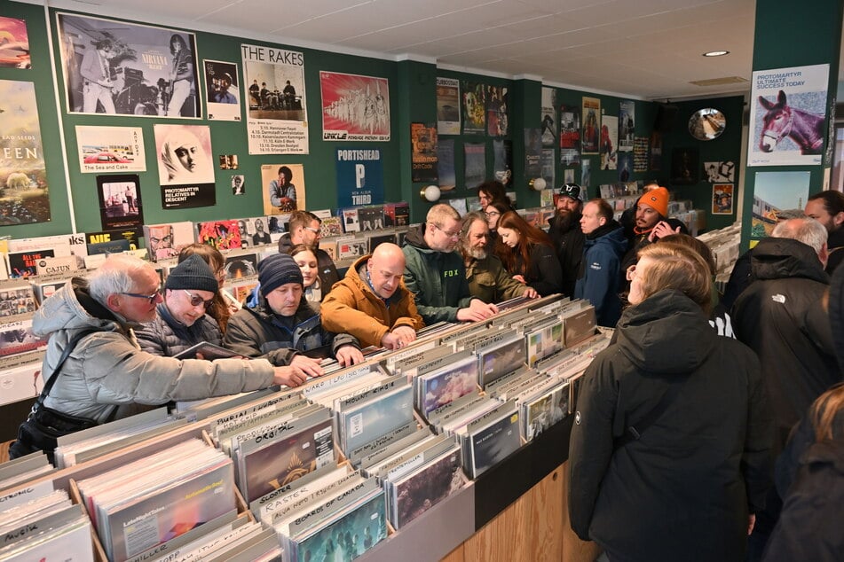 Plattenliebhaber suchten am Samstag zum "Record Store Day" ihre Vinyl-Schätze.