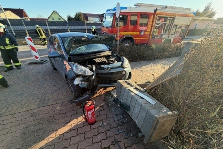 Nach dem Zusammenstoß mit dem Skoda krachte der Hyundai gegen einen Zaun.
