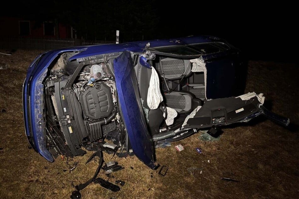 Schwerer Unfall im Februar 2025 in Oelsnitz/V. Bei einem Frontalzusammenstoß von einem Audi und einem VW wurden drei Personen verletzt. (Archivfoto)