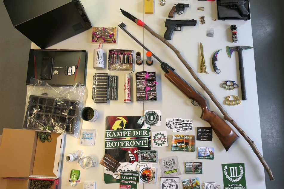 Waffen, Drogen und rechte Hetze: Große Polizei-Razzia gegen Rechtsextremisten in Hessen