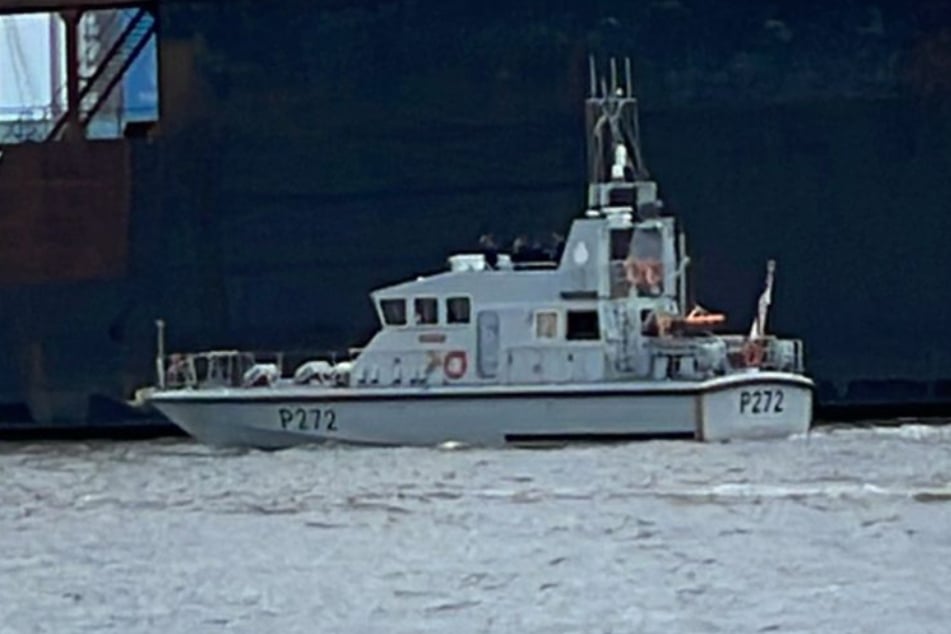 Das britische Militär war am Donnerstag mit mehreren Booten im Hamburger Hafen unterwegs.