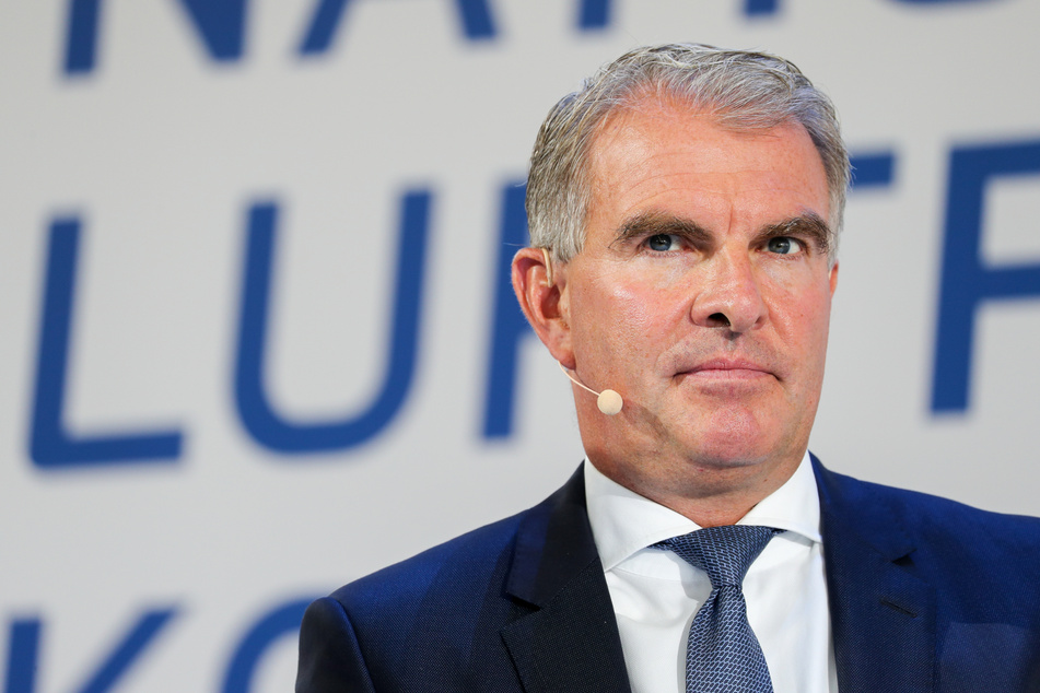 Lufthansa-Chef Carsten Spohr (55) entschuldigte sich für einige Versäumnisse während des Hochfahrens der Kapazitäten nach der Corona-Krise.