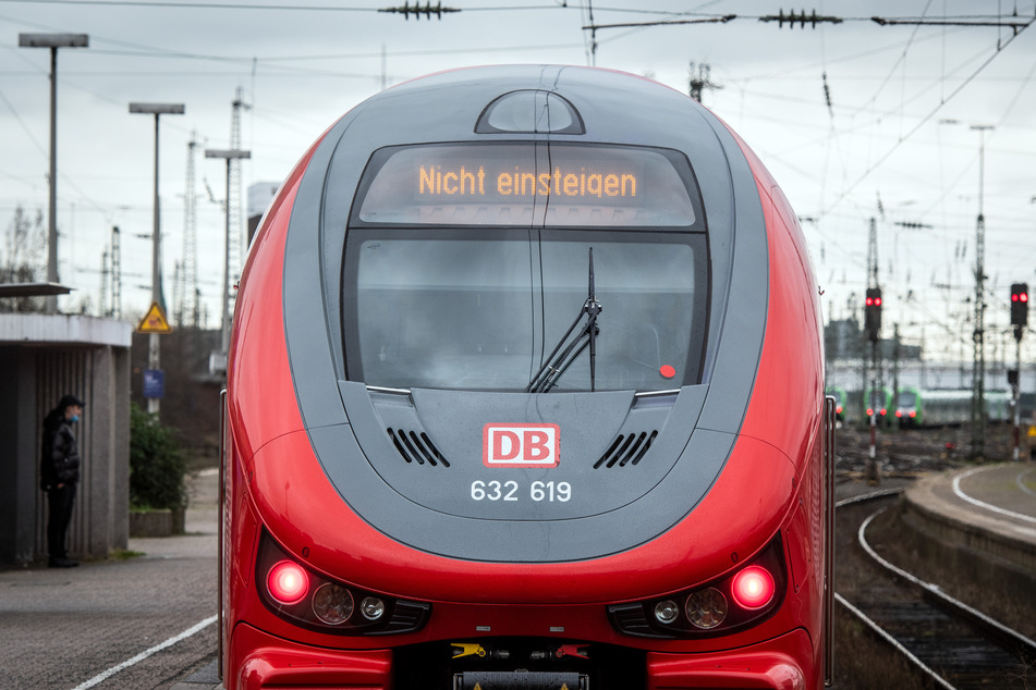 Bei der Deutschen Bahn sind viele Mitarbeiter krank, weshalb zahlreiche Züge teilweise ausfallen. (Symbolbild)