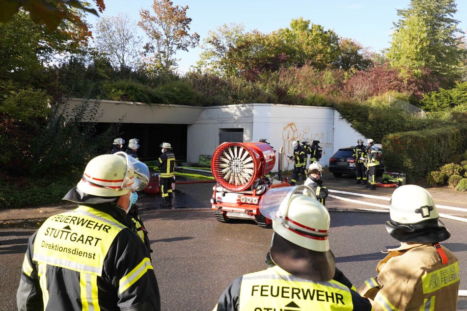 Einsatzkräfte am Sonntag in Heumaden.