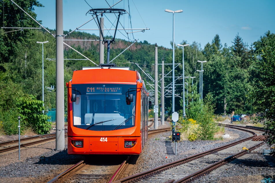 In der City-Bahn-Linie C11 attackierte ein Mann (23) einen Fahrgast (50). (Archivfoto)