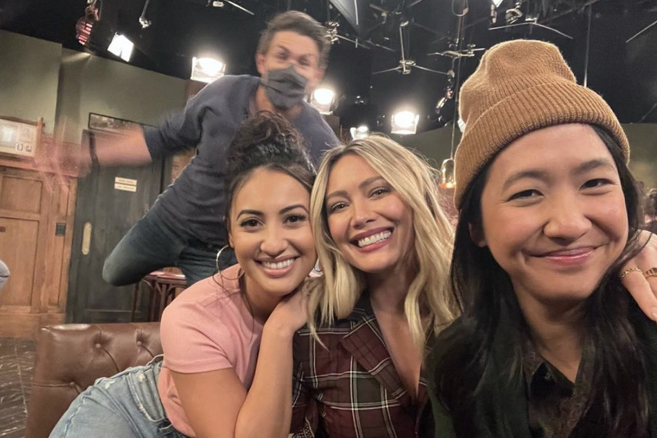 (From l to r) Francia Raisa, Christopher Lowell, Hilary Duff, and Tien Tran star in the Hulu series, How I Met Your Father.