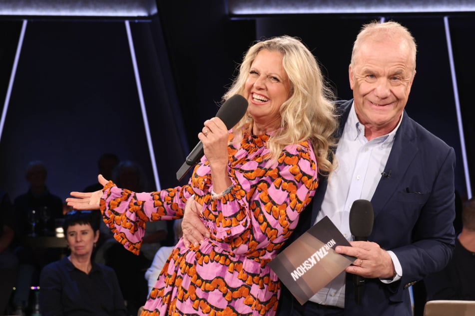Moderiert wird die "NDR Talk Show" am Freitagabend von Barbara Schöneberger (51) und Hubertus Meyer-Burckhardt (69).