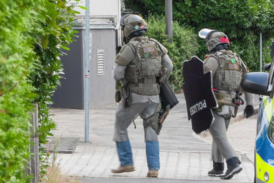 Spezialkräfte verschafften sich innerhalb weniger Minuten Zutritt zur Wohnung des Randalierers.