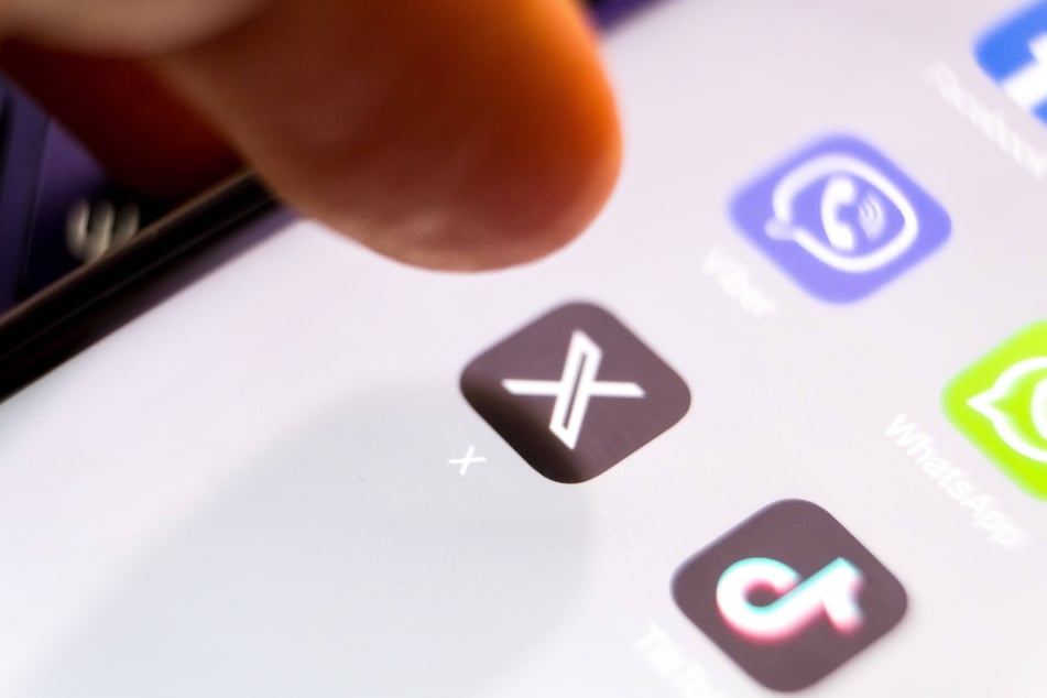 X has restored service after several "international outages" left many users unable to see posts.