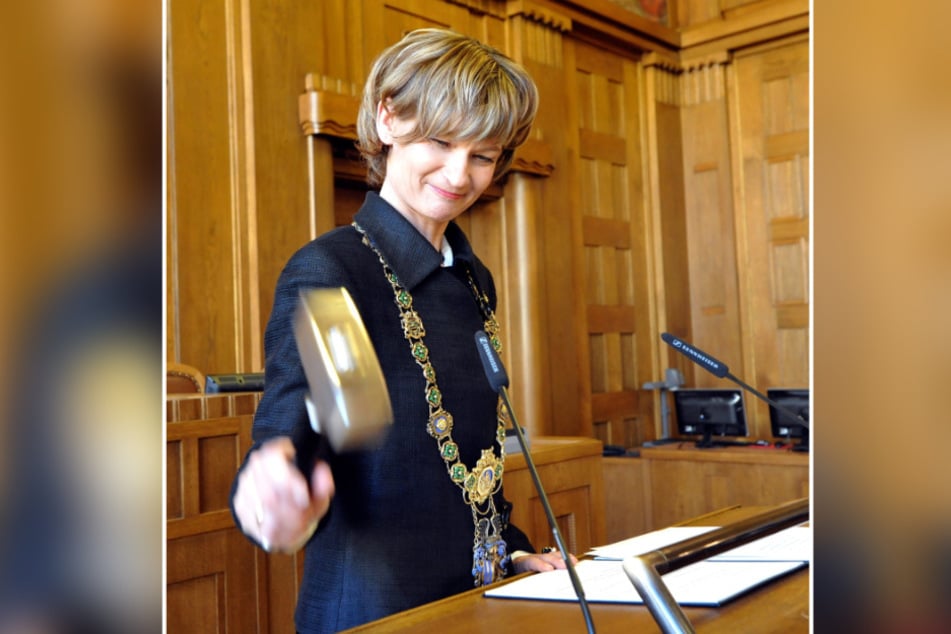 Die frühere OB Barbara Ludwig (heute 63, SPD) mit der Amtskette im Stavo-Saal im Jahr 2011.