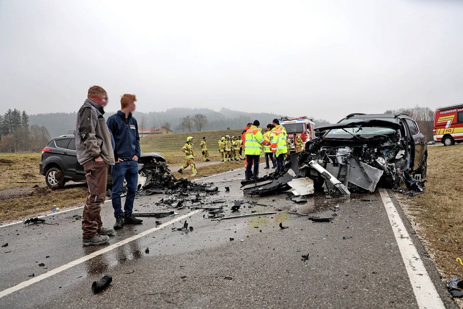 Schwerer Unfall in Oberbayern: Autos krachen frontal ineinander
