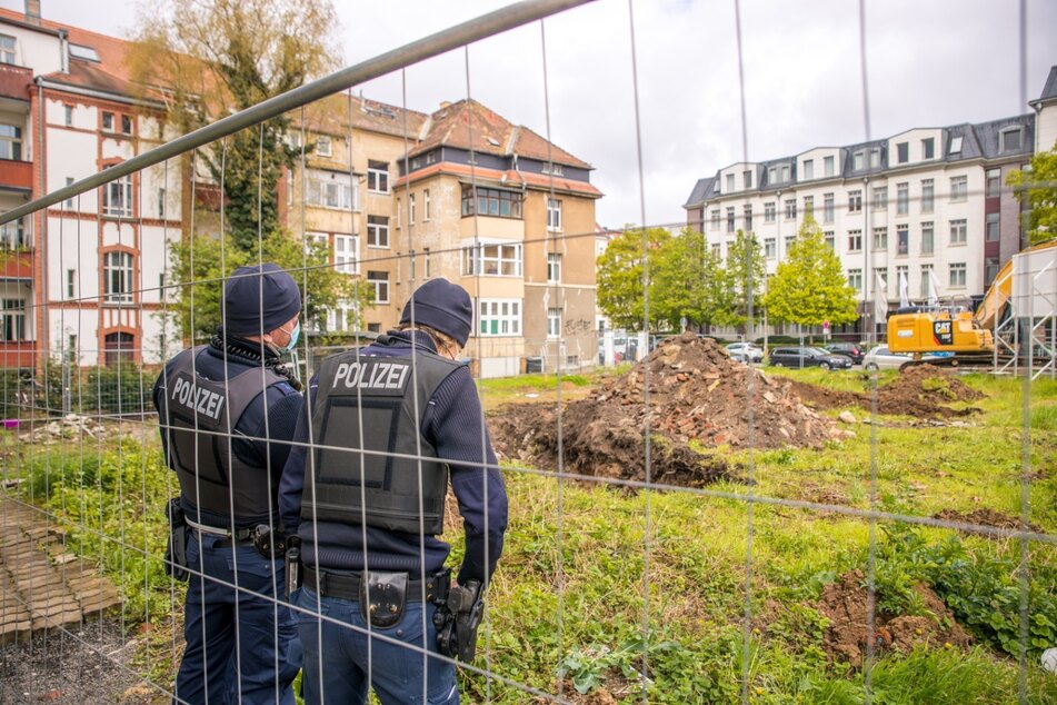 Die Polizei sicherte das Gelände - vorerst herrscht hier nun Baustopp.