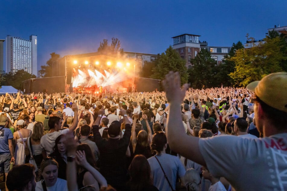 Das "Kosmos" 2025: Hauptact auf der Bühne war die Band Juli.