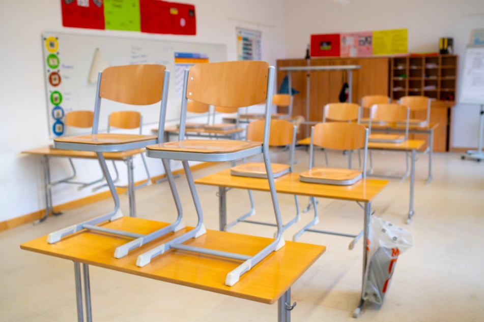 In den bayerischen Klassenzimmern soll langsam wieder Normalität einkehren. Die Testpflicht soll dazu beitragen.