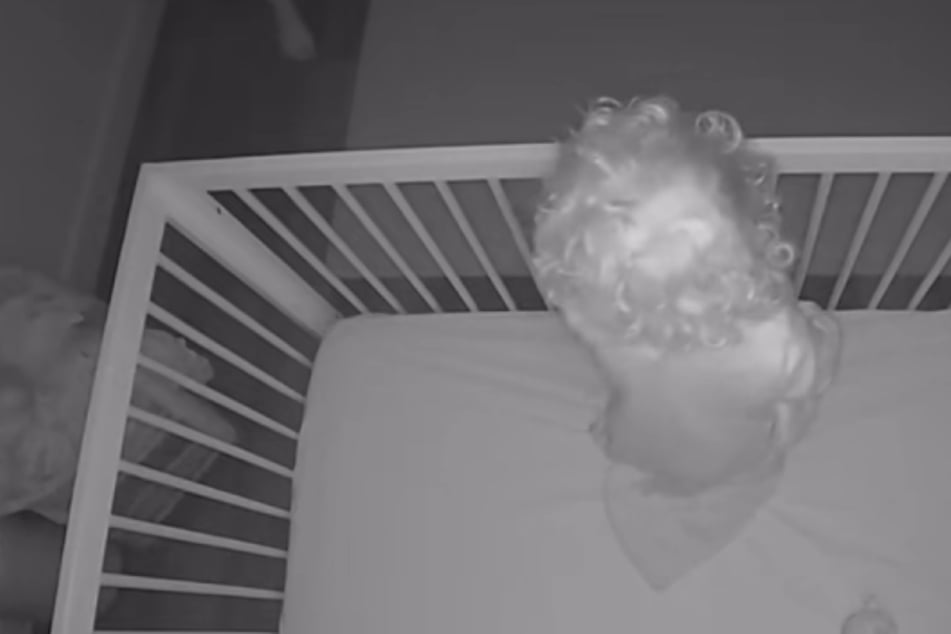 Einjährige wird nachts wach: Was sie dann zur Mutter sagt, gibt der den Rest