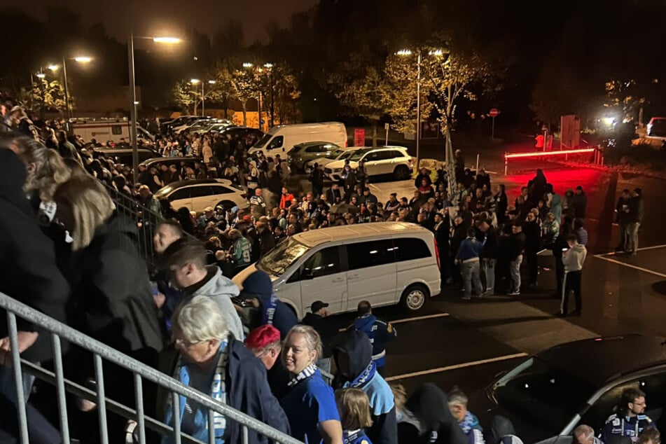 Nach kurzer Zeit durften die Zuschauer wieder in die Halle.