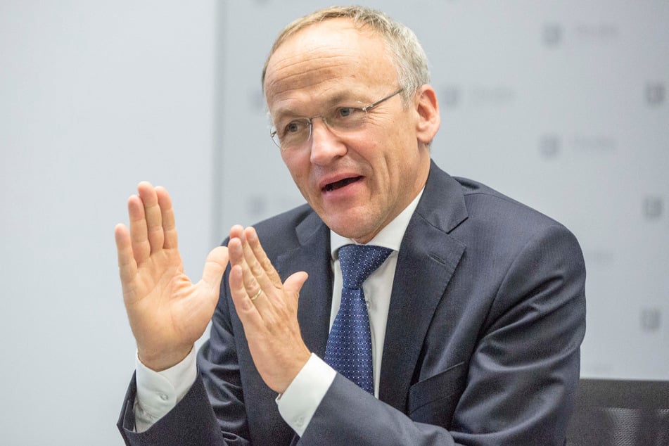 Finanzbürgermeister Peter Lames (57, SPD) will strengere Regeln für die Zahlungen an selbstständige Räte festlegen.
