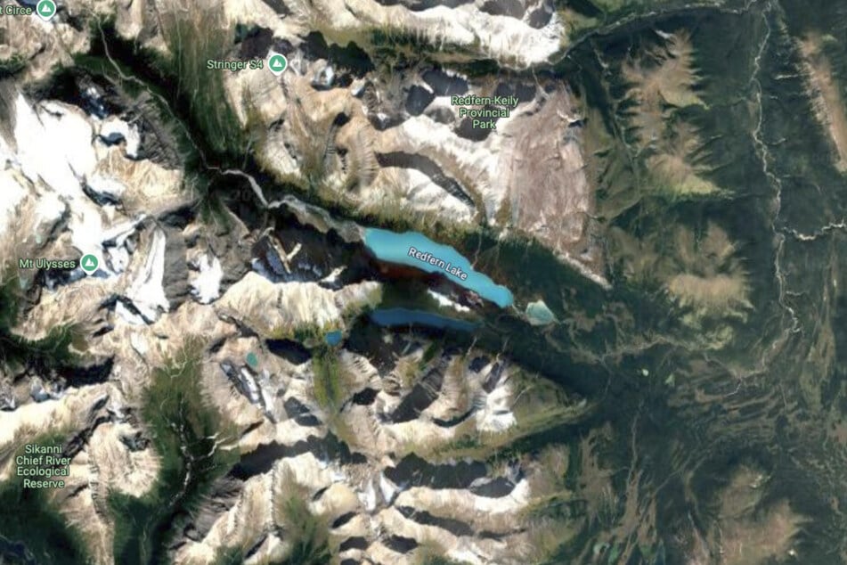 Lake Redfern is located in the north of the Rocky Mountains in Canada and is surrounded by mountains. Samuel Benastick disappeared there at the beginning of October.