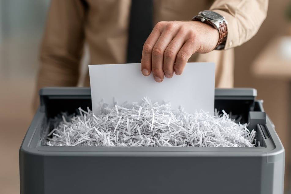 Ein geeigneter Reißwolf ist die beste Möglichkeit, Kontoauszüge zu vernichten.