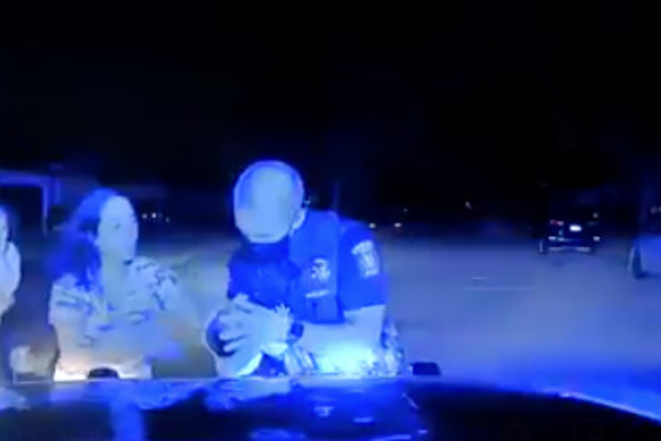 Officer Maciejewski rettet dem kleinen Mädchen das Leben.