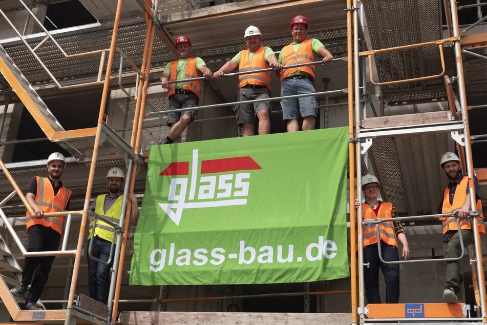 Das Team von Glass Ingenieurbau Leipzig freut sich über Unterstützung.