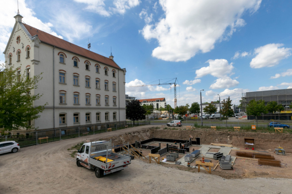 An der Löbtauer Straße wird ein fünfgeschossiges Gebäude gebaut.