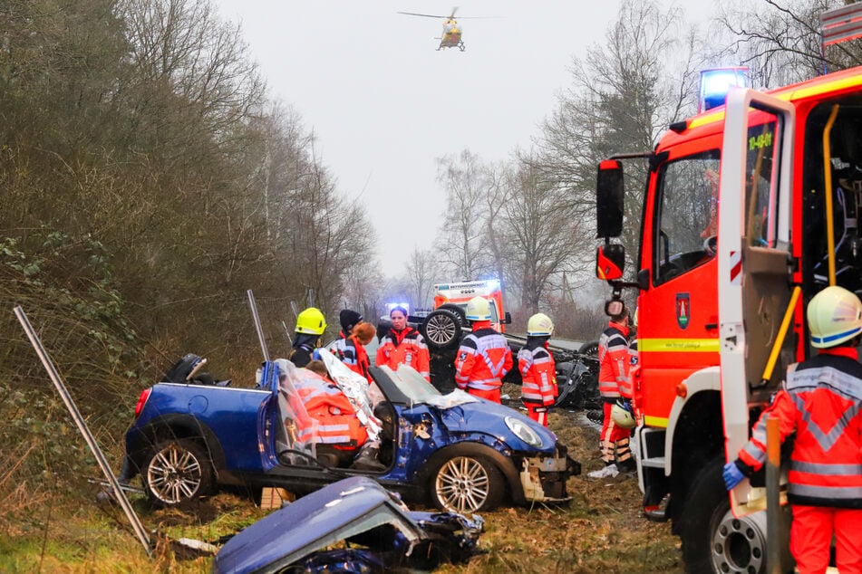 Bei einem Unfall im Kreis Pinneberg sind am heutigen Donnerstag sechs Personen verletzt worden, darunter auch ein Feuerwehrmann.