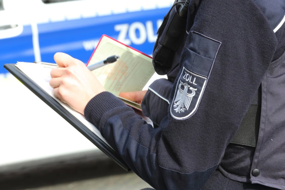 Über 100 Zollbeamte waren am Freitag in und rund um die Domstadt im Großeinsatz. (Symbolbild)