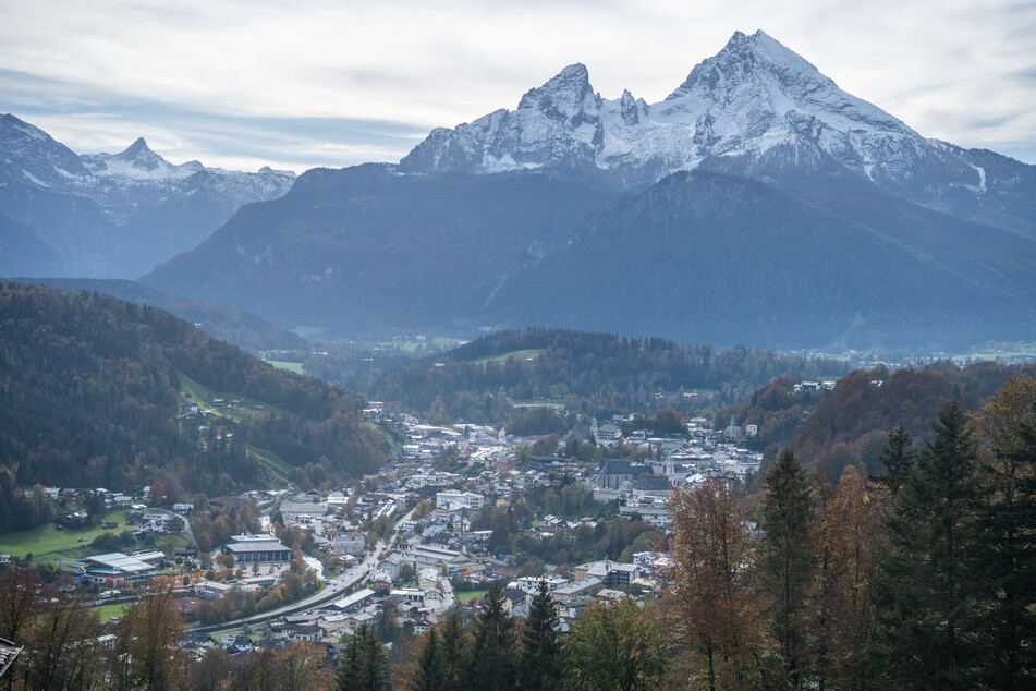 Im Landkreis Berchtesgadener Land gilt wegen extrem gestiegener Corona-Zahlen für zwei Wochen ein weitreichender Lockdown, das gefällt weder den Wintersportlern noch dem Kitaverband.