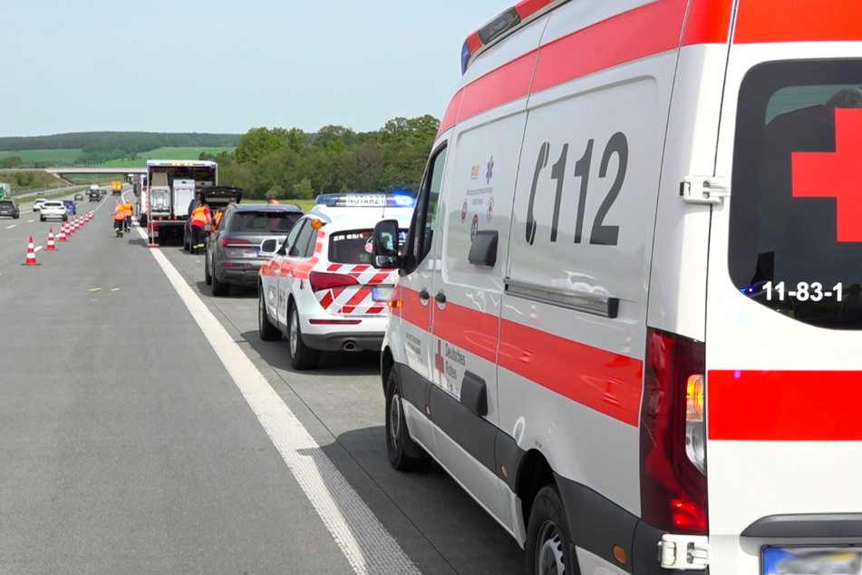 Unfall A9: Zwei Unfälle mit insgesamt fünf Fahrzeugen sorgen für Vollsperrung der A9