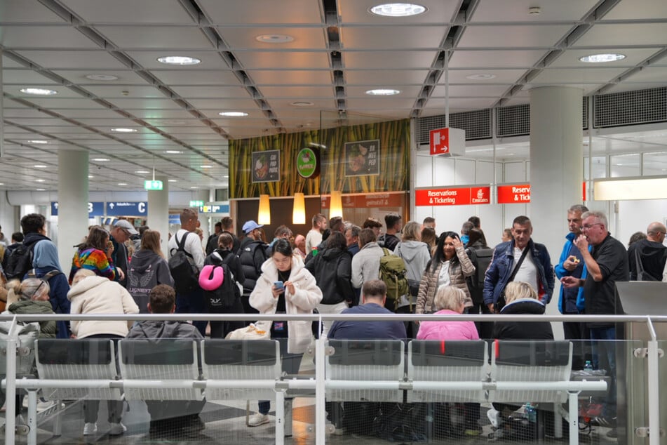 In München sind nach dem doppelten Drohnen-Alarm viele Passagiere gestrandet.