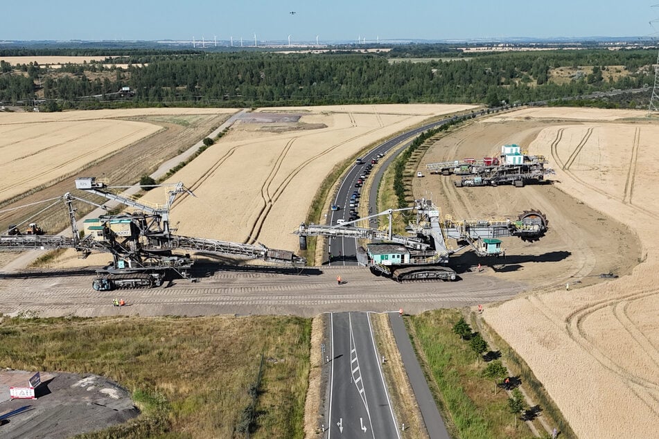 Die B176 wird musste voll gesperrt werden.