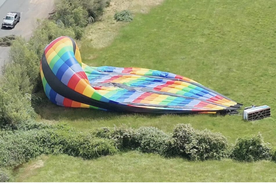 Der Pilot schaffte schließlich die Notlandung auf einem Feld.