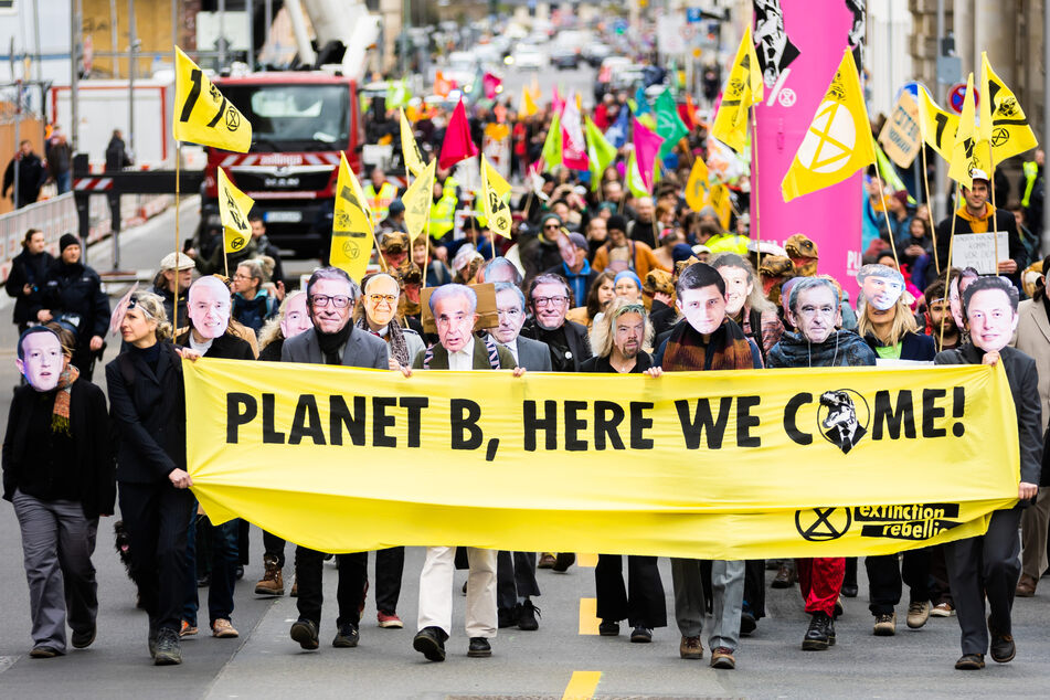 Die globale Umweltschutzbewegung Extinction Rebellion sorgte in den vergangenen Tagen auch in Deutschland für Aufsehen. Am 13. April zogen Unterstützer der Gruppierung durch Berlin.