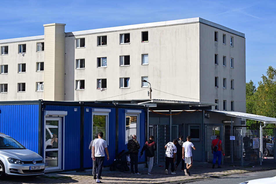 In der Erstaufnahmeeinrichtung in Suhl waren in den vergangenen Tagen mehr Flüchtlinge untergebracht, als es die Brandschutzordnung erlaubt.