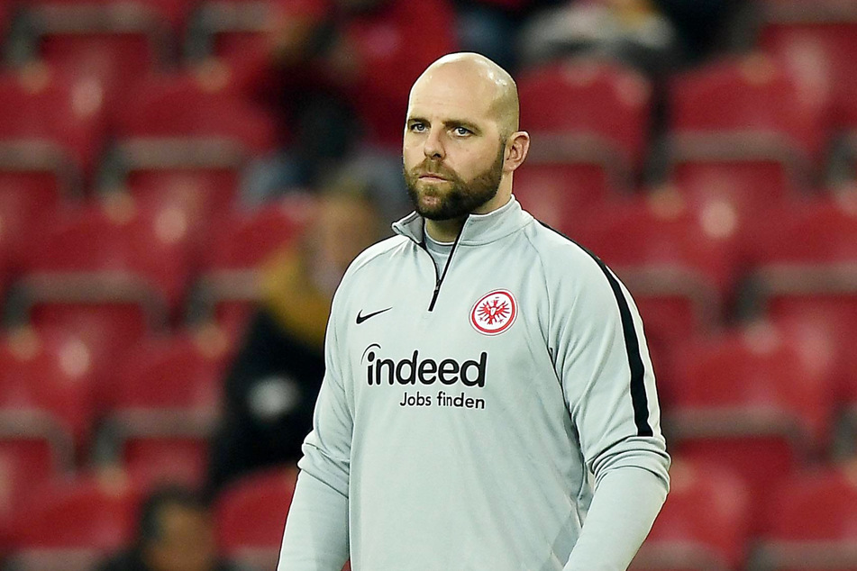 Eintracht Frankfurts Athletik-Trainer Martin Spohrer (45) leistete sich eine ganz böse Entgleisung auf Twitter.
