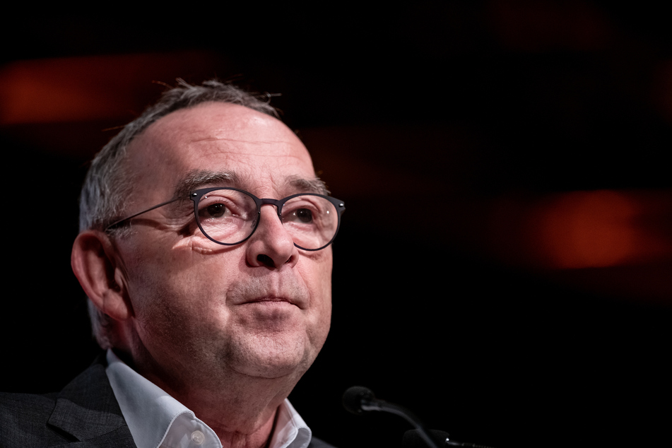 Norbert Walter-Borjans (67, SPD).