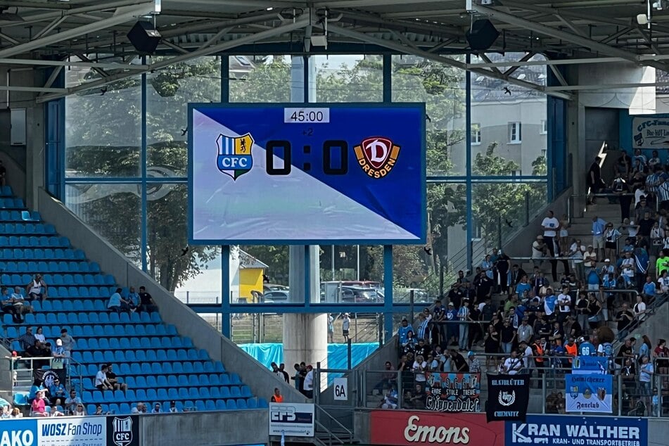 Keine Tore zu Halbzeit zwischen Dem Chemnitzer FC und Dynamo Dresden.