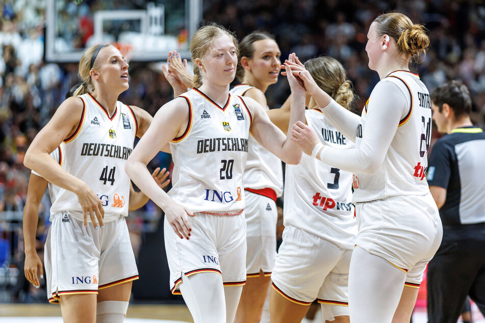 Die deutschen Basketball-Damen haben gegen Großbritannien gewonnen, allerdings unter tragischen Umständen.