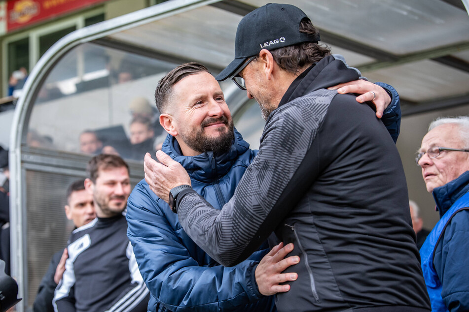 Herzliches Verhältnis: Der Noch-Babelsberg-Trainer Markus Zschiesche (42, v.l.) und Energie-Coach Claus-Dieter Wollitz (58) kenne sich seit Jahren.