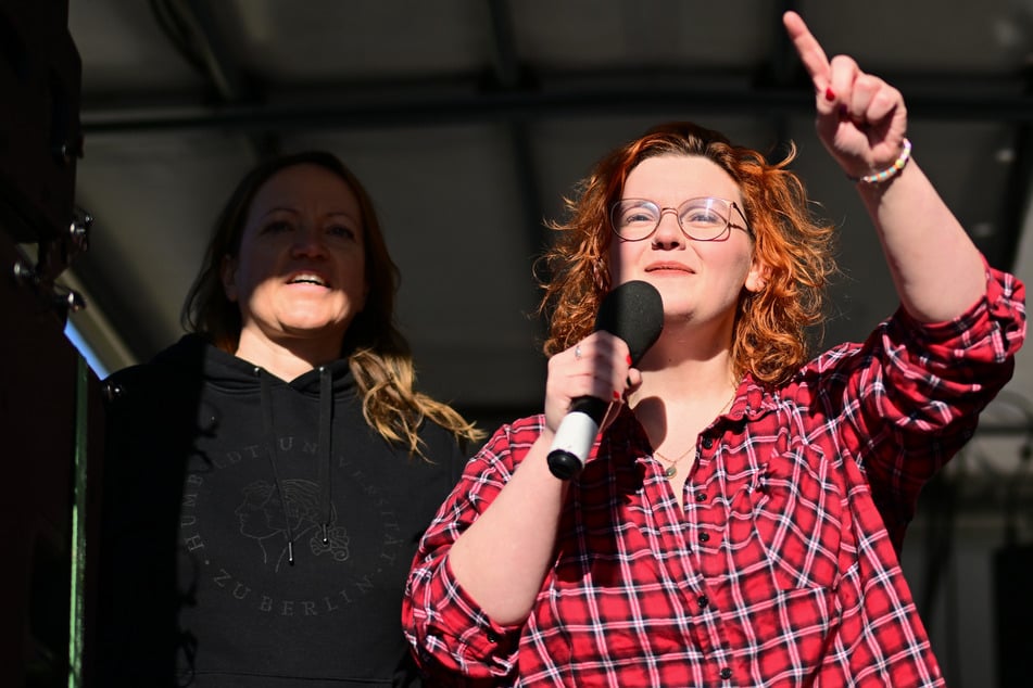 Warum sich eine Linken-Politikerin nicht an den Dresscode im Bundestag hält