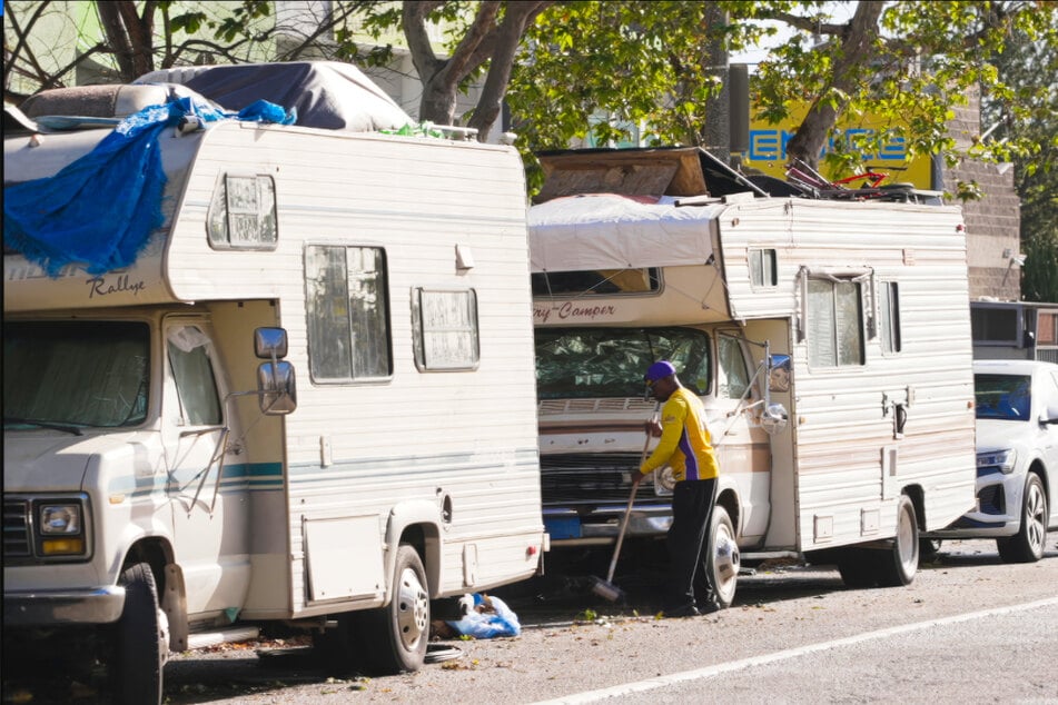 Wer sich keine Wohnung leisten kann, lebt oft in Campern - auch Menschen aus der Mittelschicht, deren Vollzeitgehalt nicht für eine richtige Bleibe reicht.