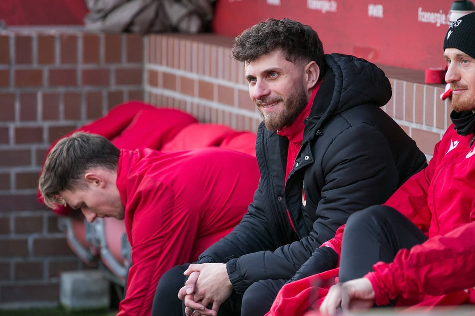 Während Möker (m.) gehen muss, besitzt Erik Tallig (25, 1.v.l.) einen Vertrag über die Saison hinaus.