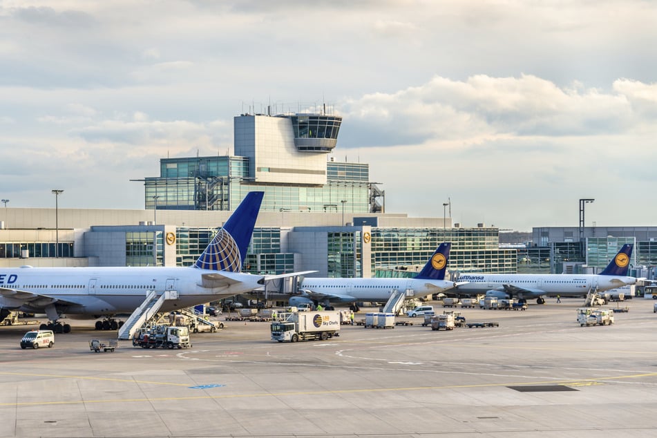 Auch am Flughafen in Frankfurt am Main soll gestreikt werden. (Symbolbild)