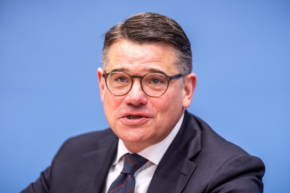 Boris Rhein (54, CDU) hält wenig vom Wahlausgang in Berlin.