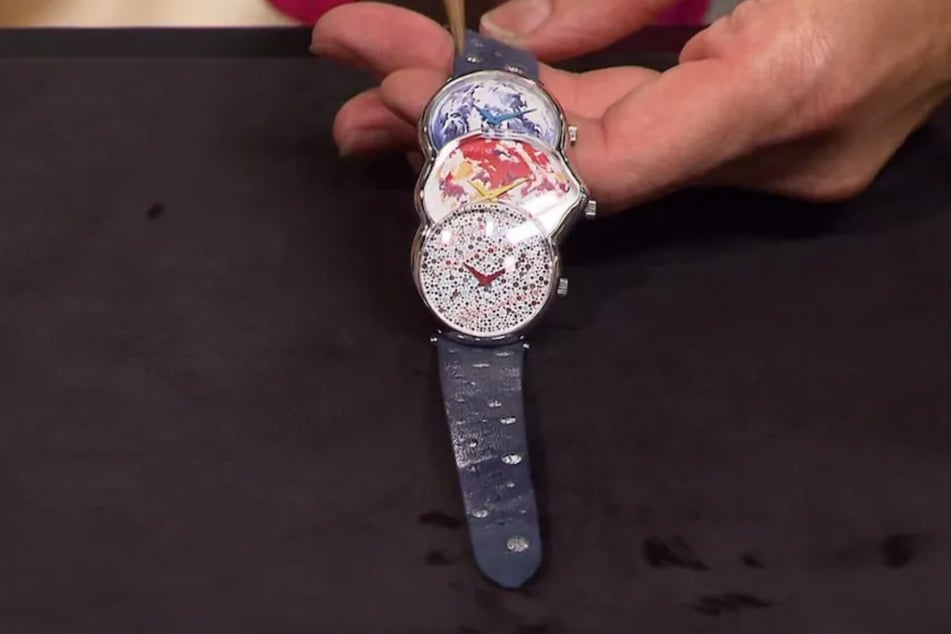 Vor allem das ausgefallene Design sticht bei der Uhr heraus.