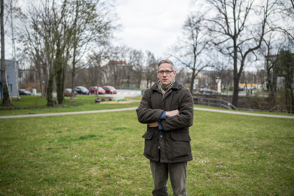 Sebastian Liebold (38) vom Geschichtsverein Chemnitz kann nicht nachvollziehen, warum die Stahl-Kunst "heimlich" weggeräumt wurde.