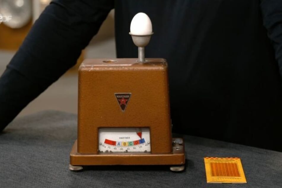 Das Modell stammt von der Firma Hartner, die die Waage ab 1960 auf den Markt gebracht hat.