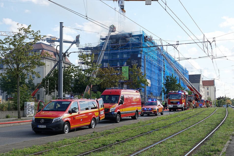 Der Außenangriff erfolgte über drei Drehleitern.