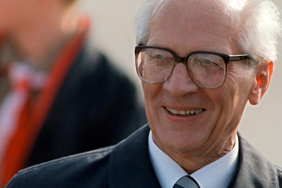 Erich Honecker, der damalige Staats- und Parteichef der DDR, während der Feierlichkeiten anlässlich des 40-jährigen Bestehens der DDR. (Archivbild)
